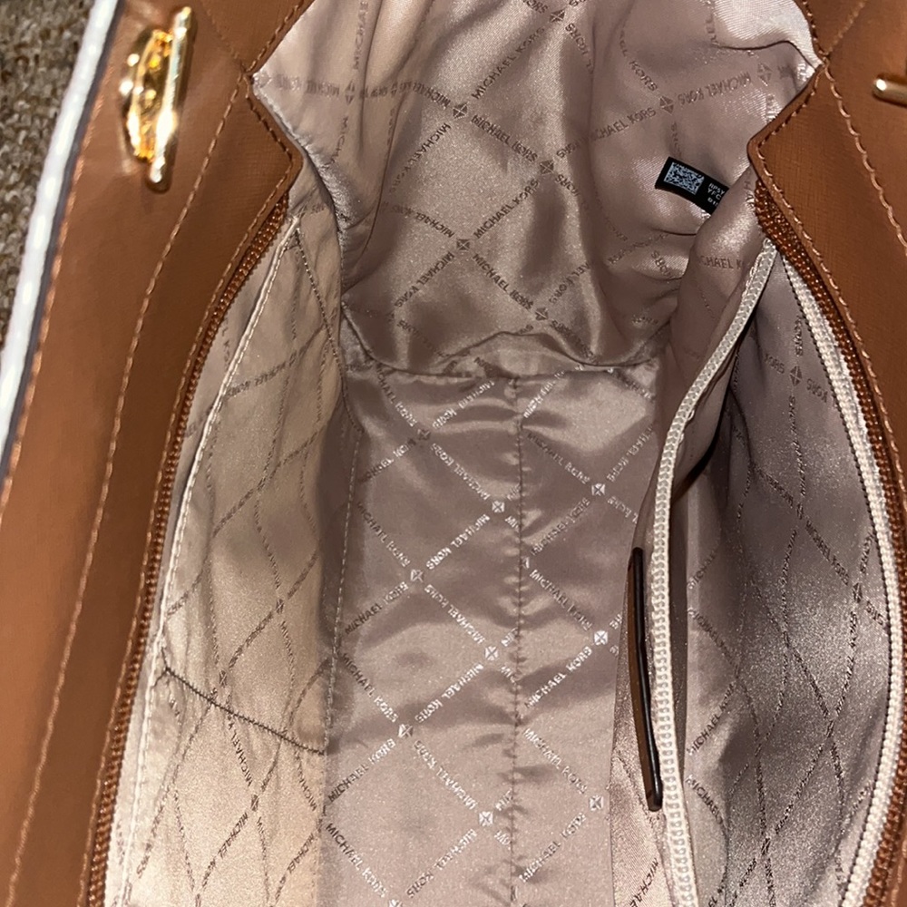 Like new Authentic Michael Kors Shoulder Bag - Picture 10 of 12